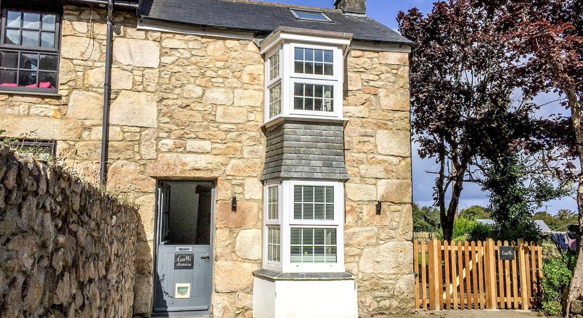 This cosy annexe is situated away from the hustle and bustle of St Ives. 
