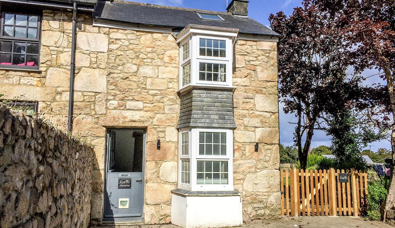 This cosy annexe is situated away from the hustle and bustle of St Ives. 