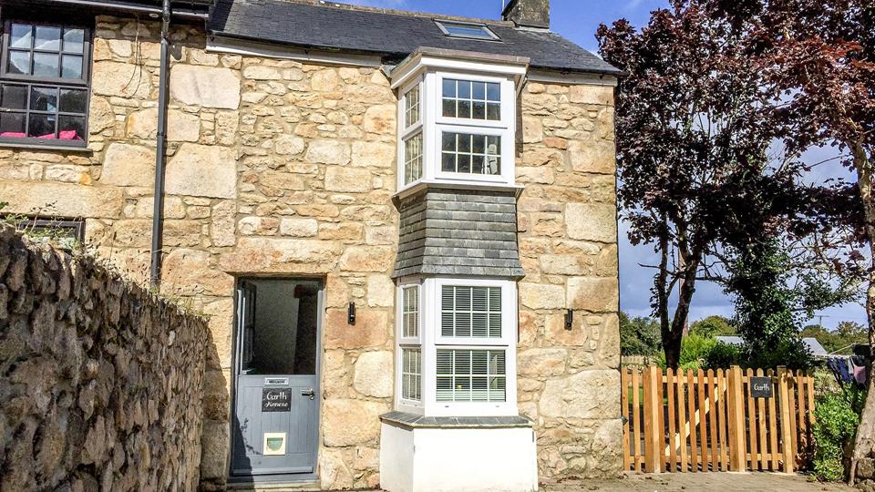 This cosy annexe is situated away from the hustle and bustle of St Ives. 