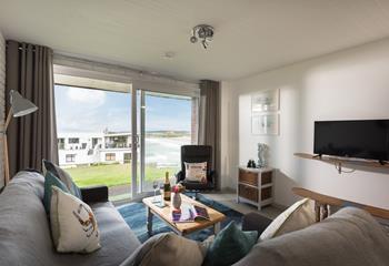 On the ground floor, you can easily check out the surf from the comfort of the sofa. 