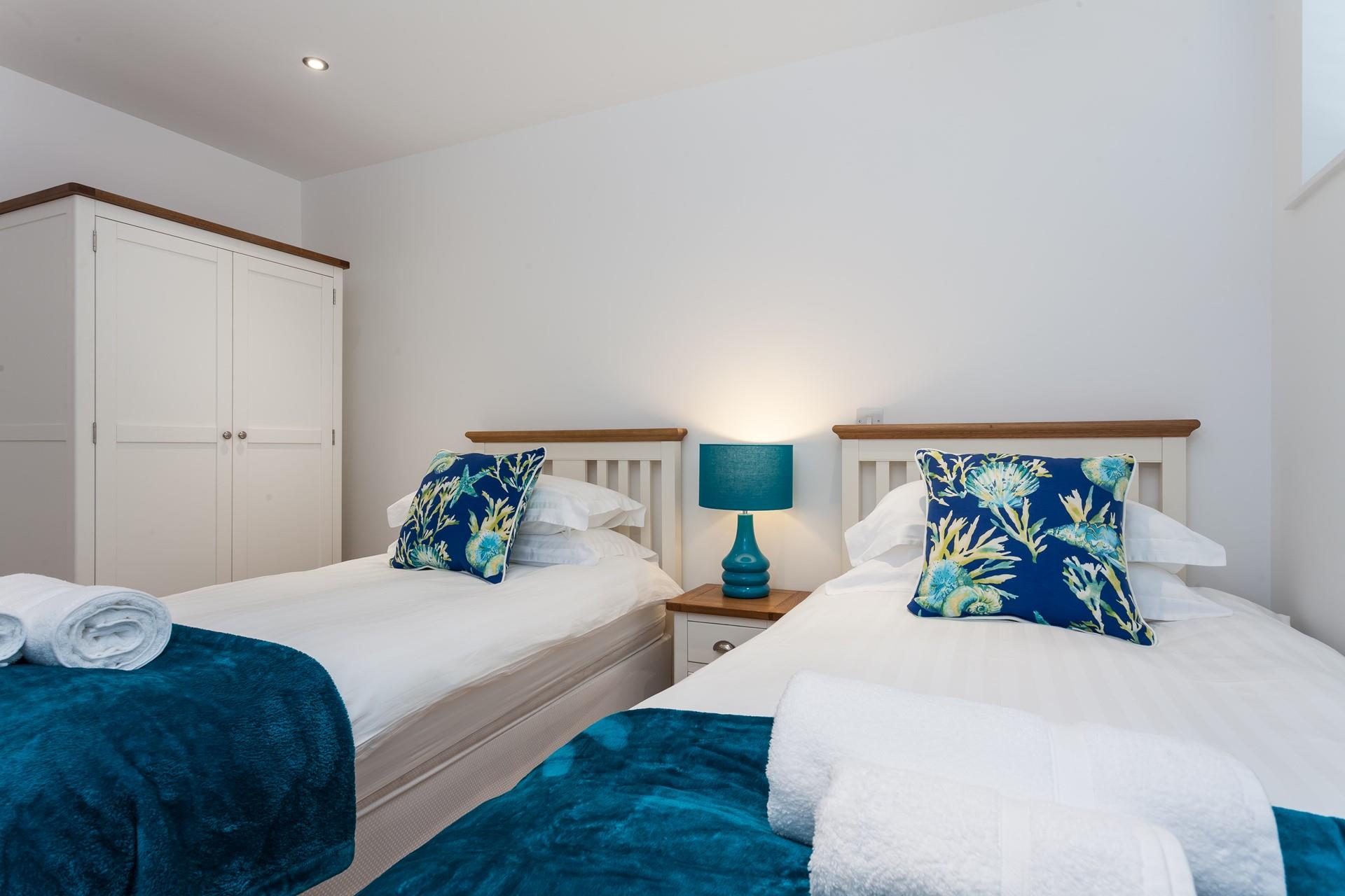 Sleeping 4, Lowena Enys is the perfect family-friendly getaway.