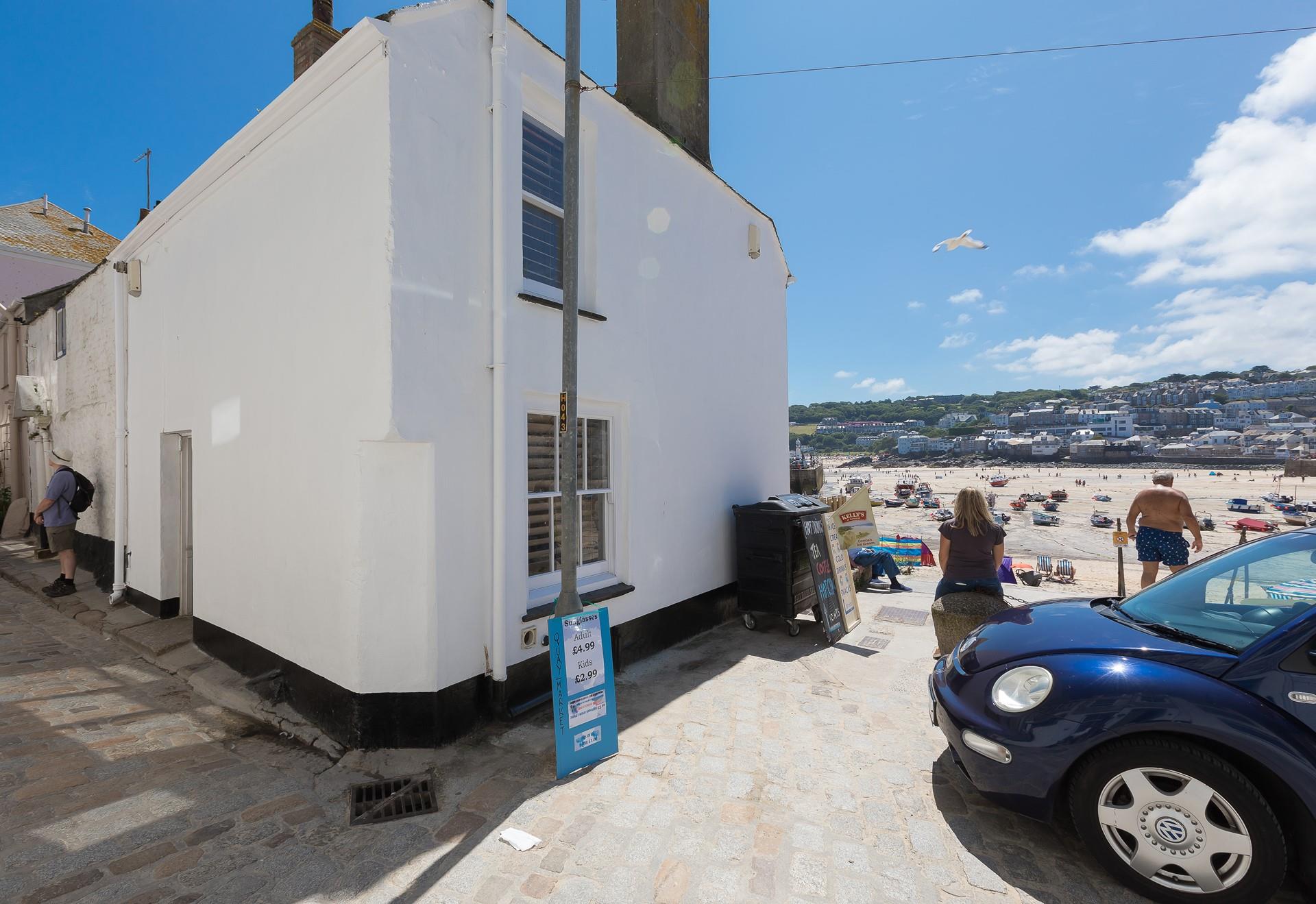 Spend afternoons soaking up the sun on the harbour and enjoying a Cornish ice cream!