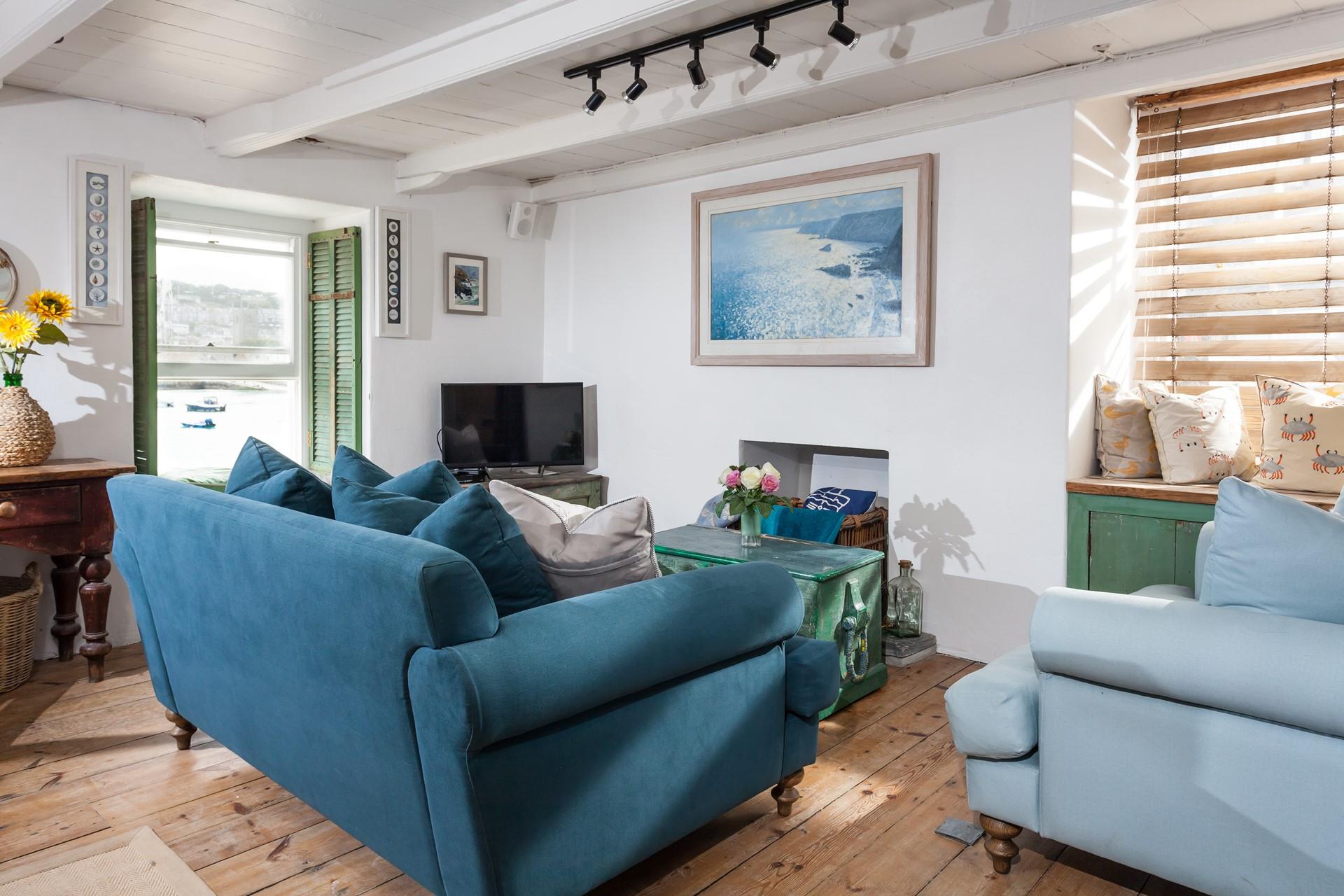 Originally a fisherman's cottage, 1 Quay Street boasts an enviable location right by the beach, making it perfect for a seaside holiday!