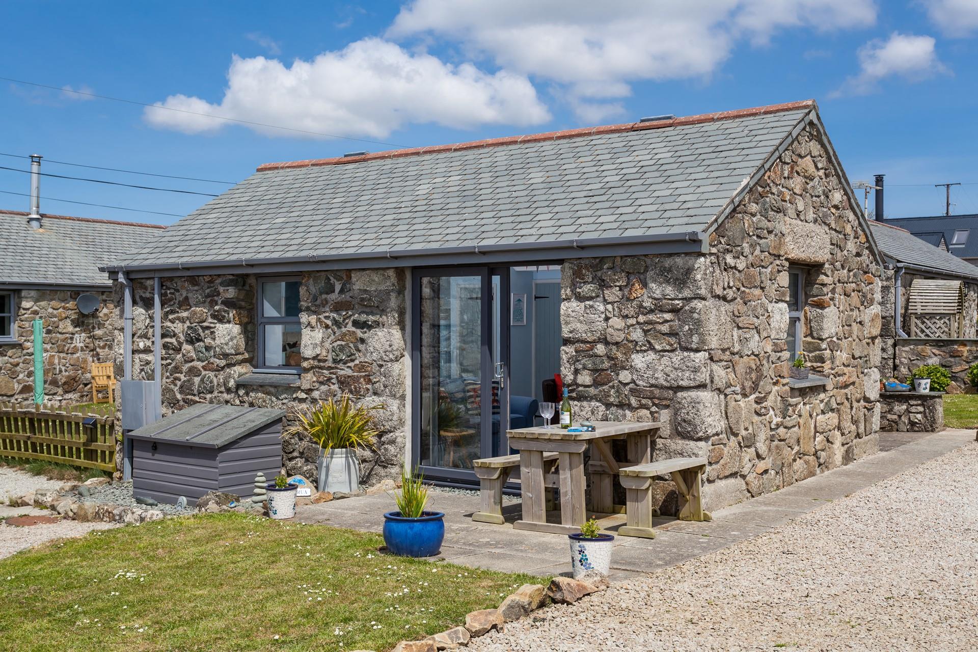 You can relax as soon as you arrive in your sunny garden, sipping your favourite drink.