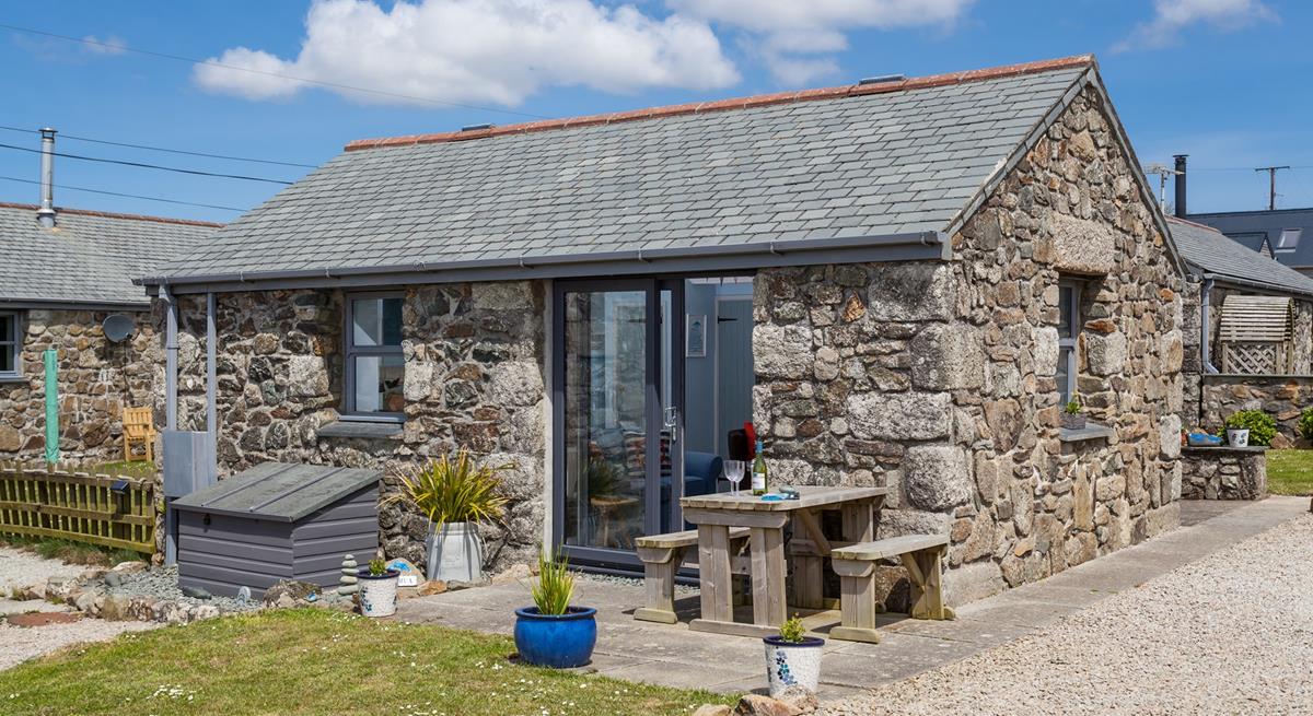 You can relax as soon as you arrive in your sunny garden, sipping your favourite drink.