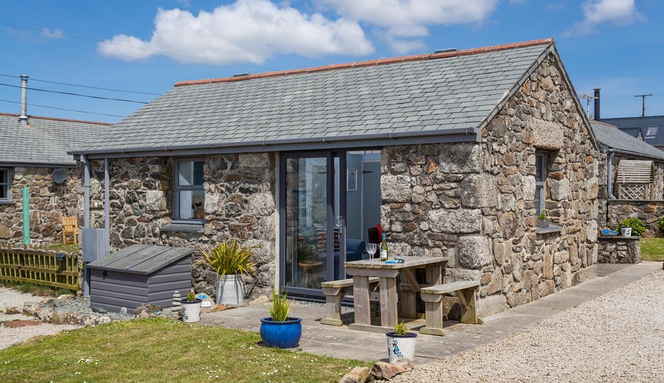 You can relax as soon as you arrive in your sunny garden, sipping your favourite drink.