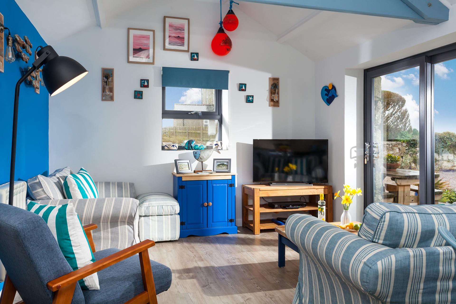 After spending the day relaxing on the nearby beach Perranuthnoe, come back to chill out for the evening on the sofa.