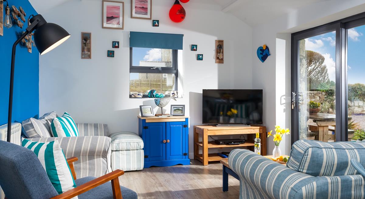 After spending the day relaxing on the nearby beach Perranuthnoe, come back to chill out for the evening on the sofa.