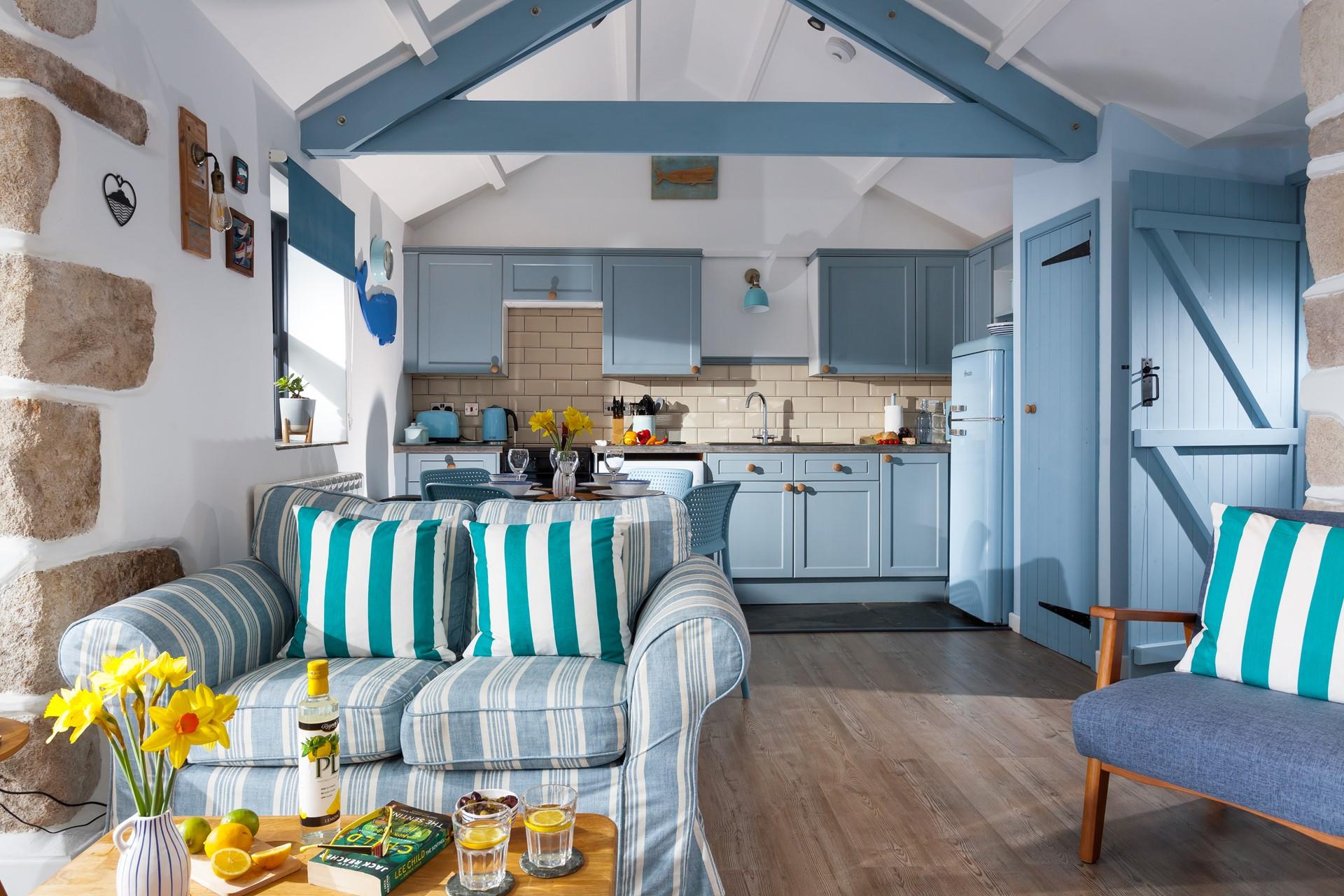 Cook up breakfast in the kitchen and pack your beach bag ready for a day of sunbathing and dipping in the sea.