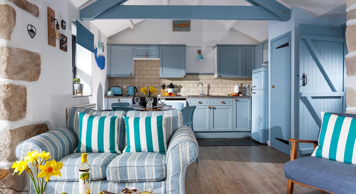 Cook up breakfast in the kitchen and pack your beach bag ready for a day of sunbathing and dipping in the sea.