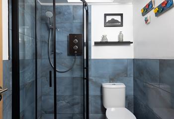 The coastal theme continues in the wet room.