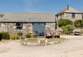 A warm welcome awaits at Tairua, a quintessential Cornish cottage.