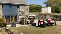 The cottage benefits from two outdoor areas, one with sea views!