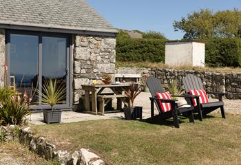 The cottage benefits from two outdoor areas, one with sea views!