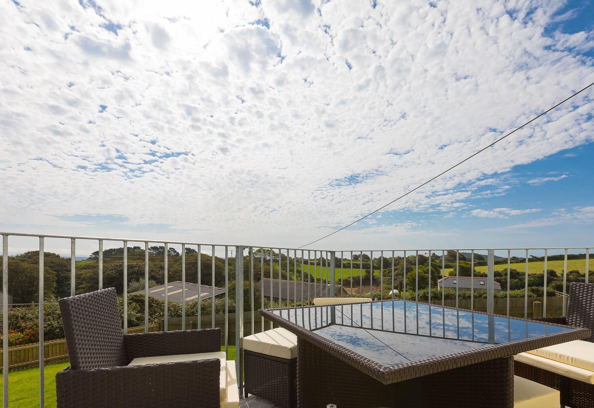 Make yourselves comfortable and enjoy dining alfresco amidst the beautiful countryside. 