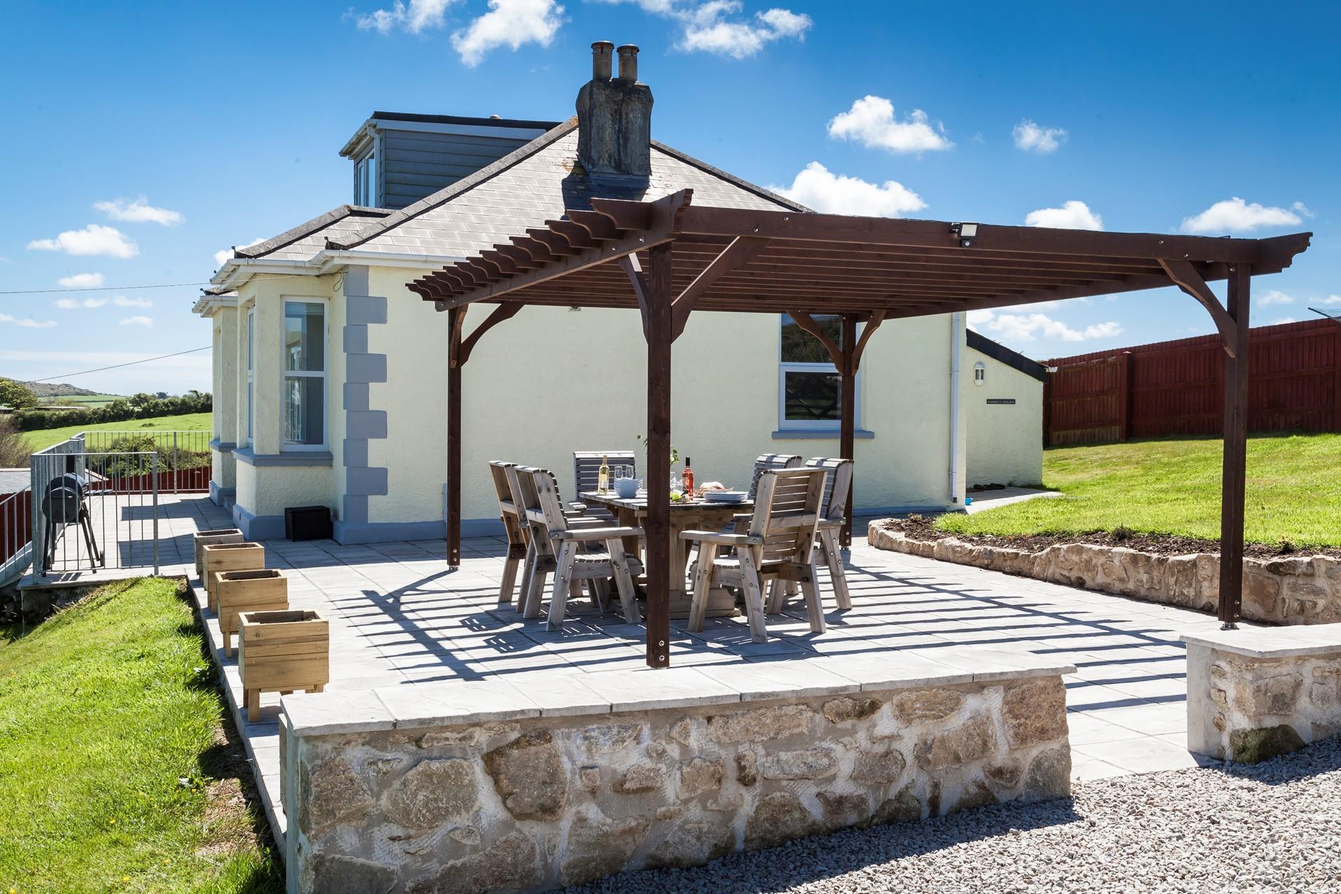 Enjoy lazy lunches al fresco in the midday sun.