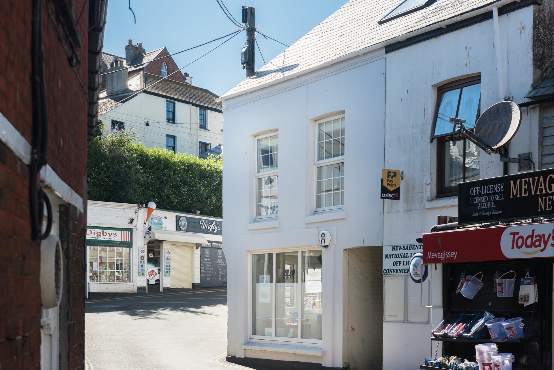 Located right in the centre of town, you'll enjoy popping out to get fresh bread and pastries first thing in the morning.
