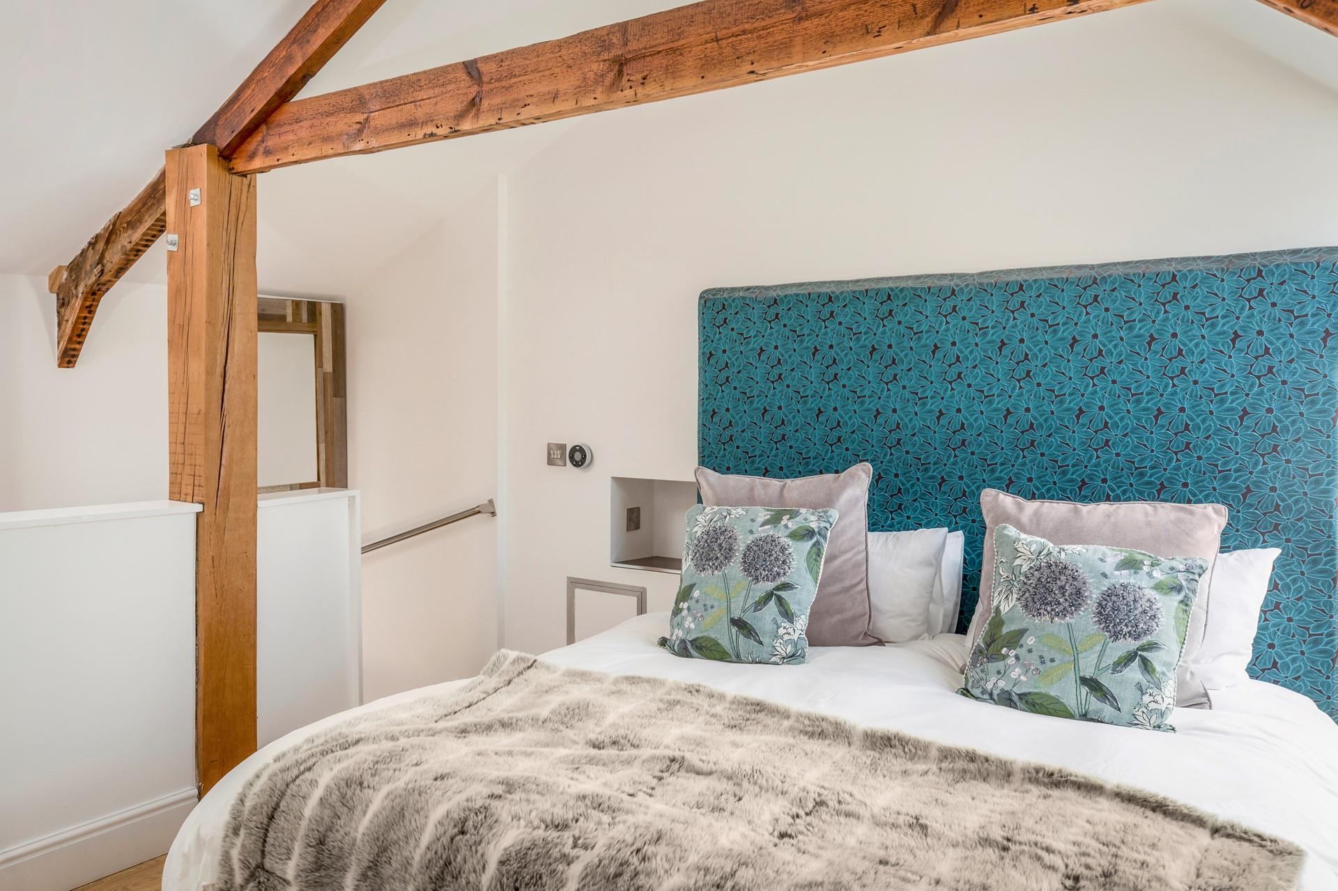 Elegant and stylish, you'll feel truly spoilt at Corner House Loft. 