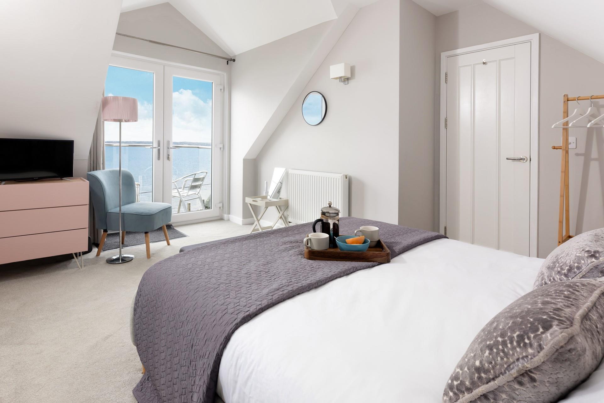 Enjoy your morning cuppa on the balcony overlooking the ocean. 