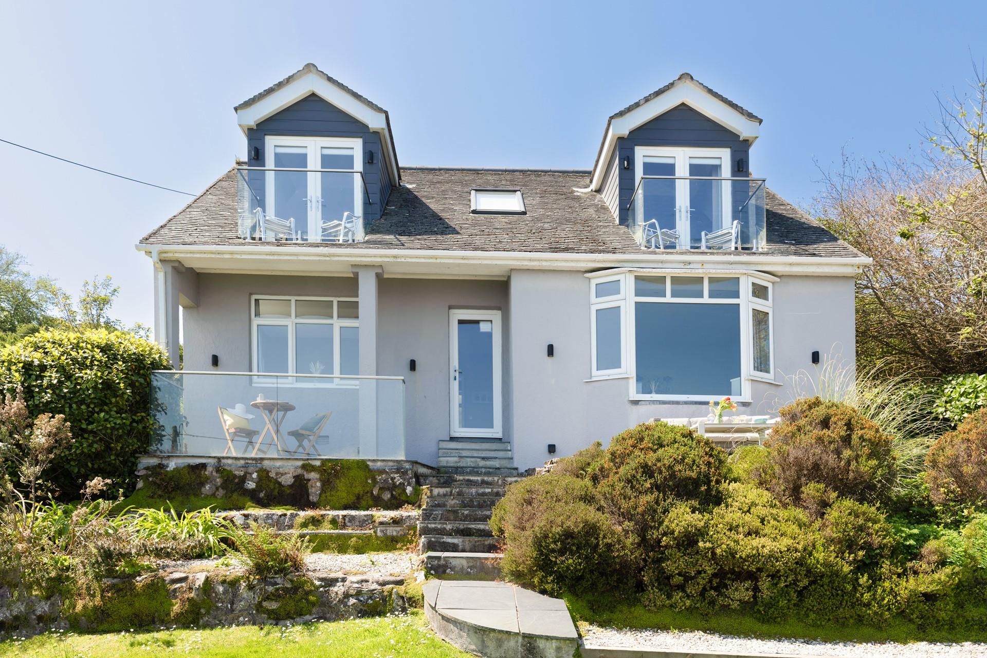 The elevated position gives you a beautiful sea view.