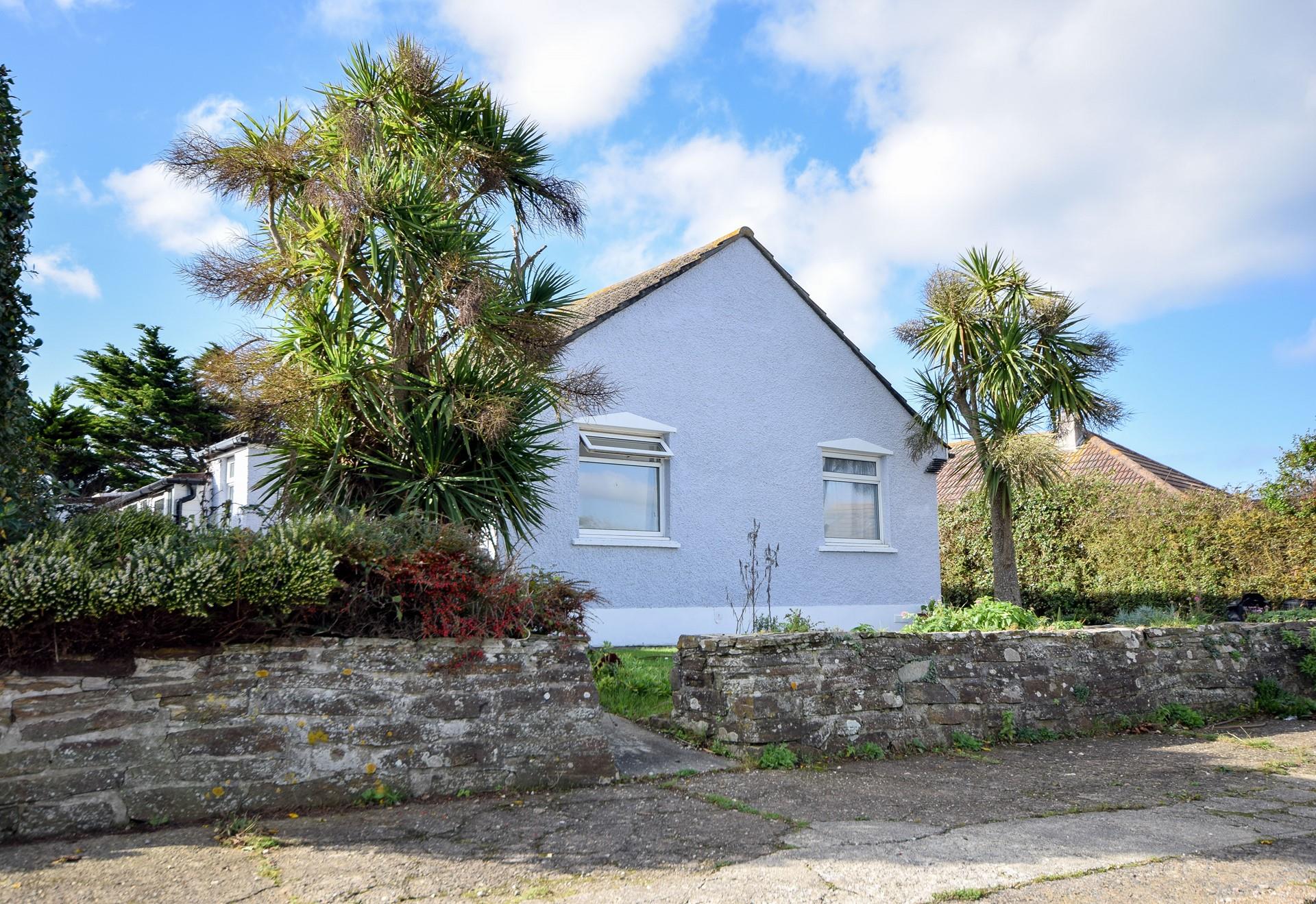 West Holm is situated on a quiet road tucked in just behind Widemouth Bay.