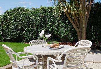 After spending the day on the beach, come back to enjoy drinks and nibbles in the garden.