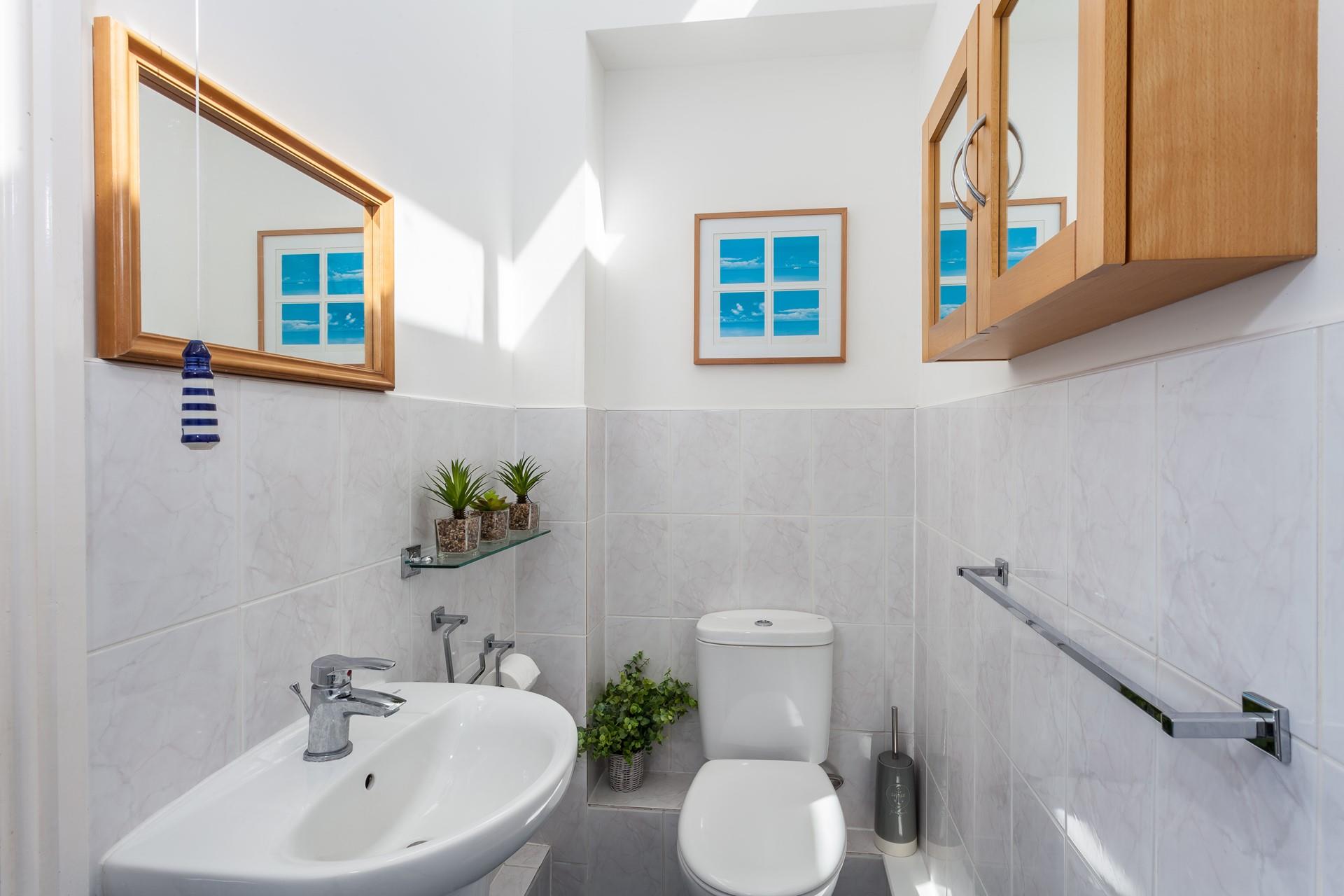 Wander into the en suite to get ready for another day in beautiful St Ives.