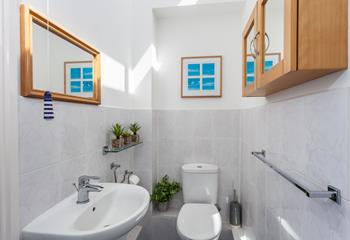 Wander into the en suite to get ready for another day in beautiful St Ives.