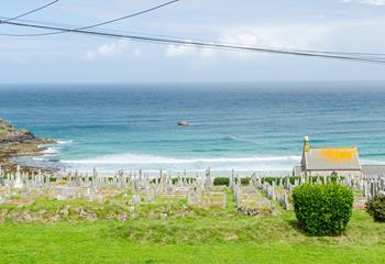 Enjoy the perfect seaside holiday at Barnoon Studio, steps away from Porthmeor.