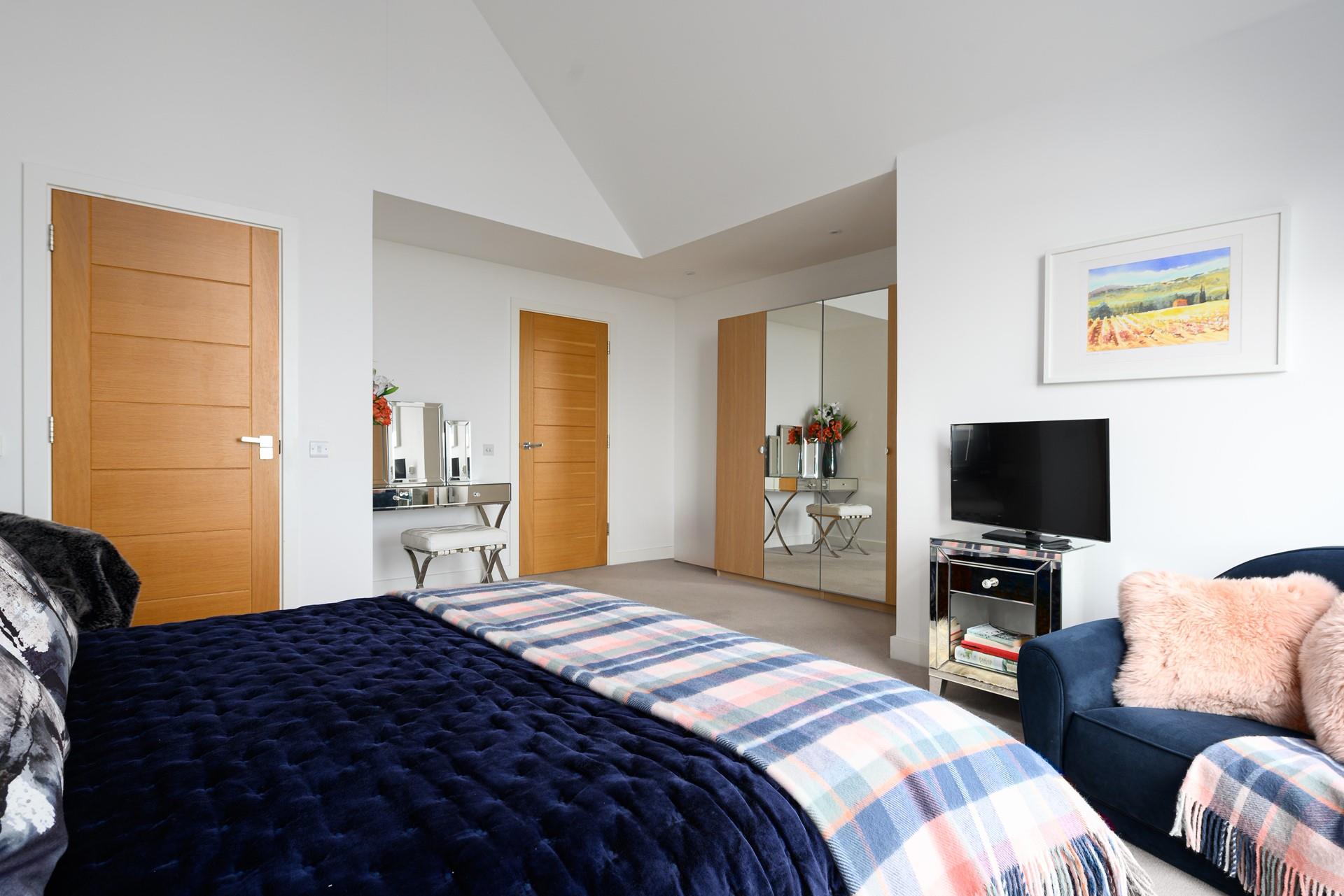 Wake up and enjoy glimpses of the sea while you sip a cuppa.