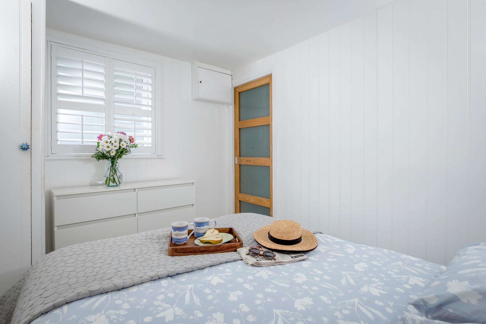 There's plenty of drawer storage so you can unpack with ease.