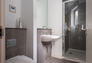 The rainfall shower in the en suite is the perfect way to wake up and refresh yourself in the morning.