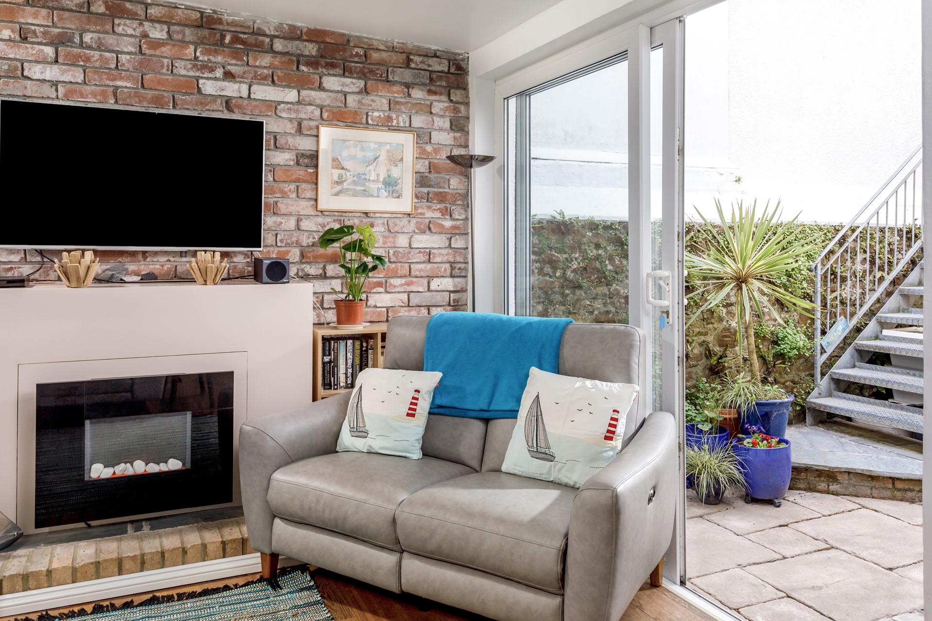 Relax with a magazine and a glass of wine while the warm summer breeze runs through the apartment.