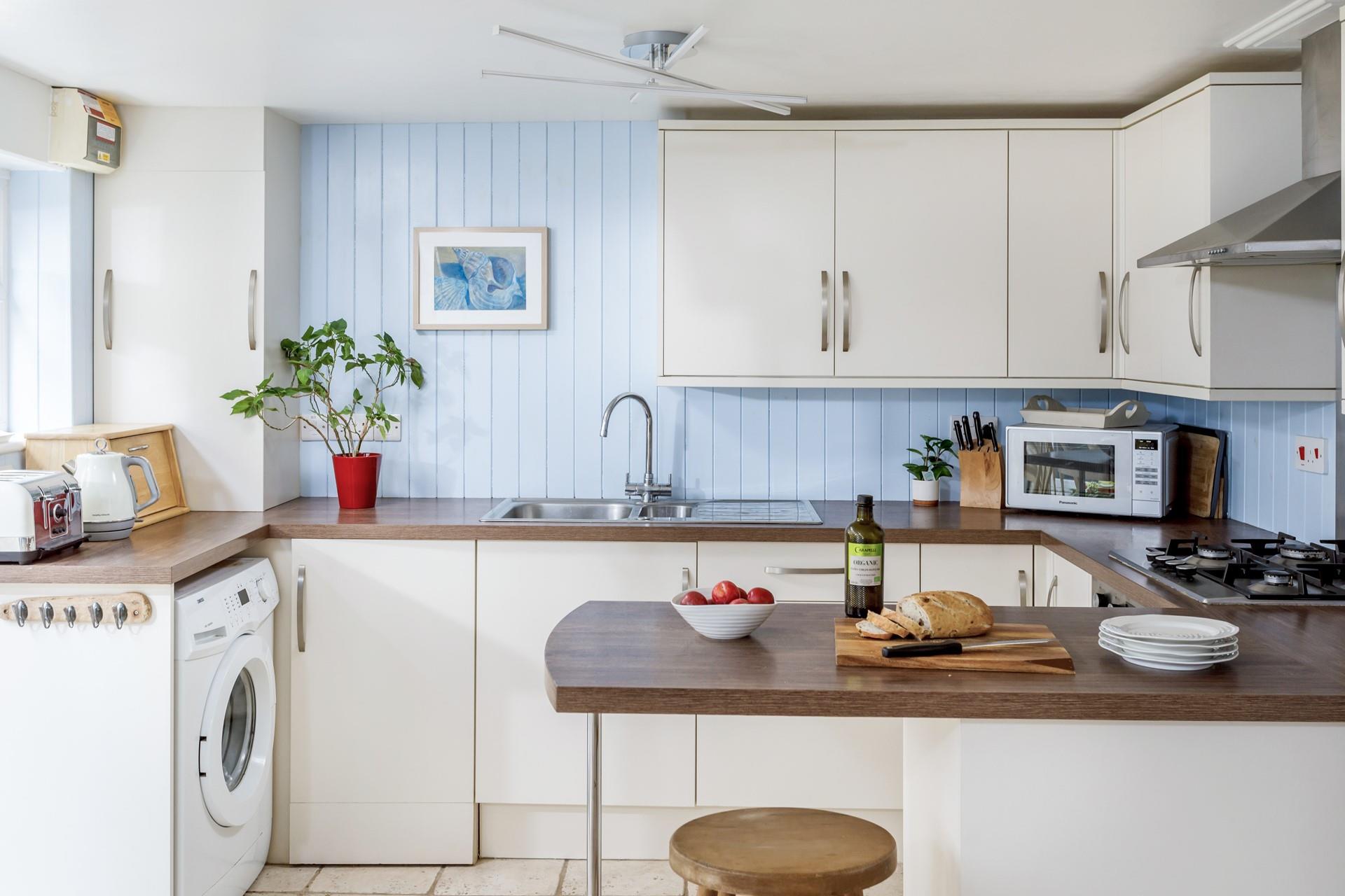 Will all the appliances you need, you can rustle up hearty meals in the kitchen.