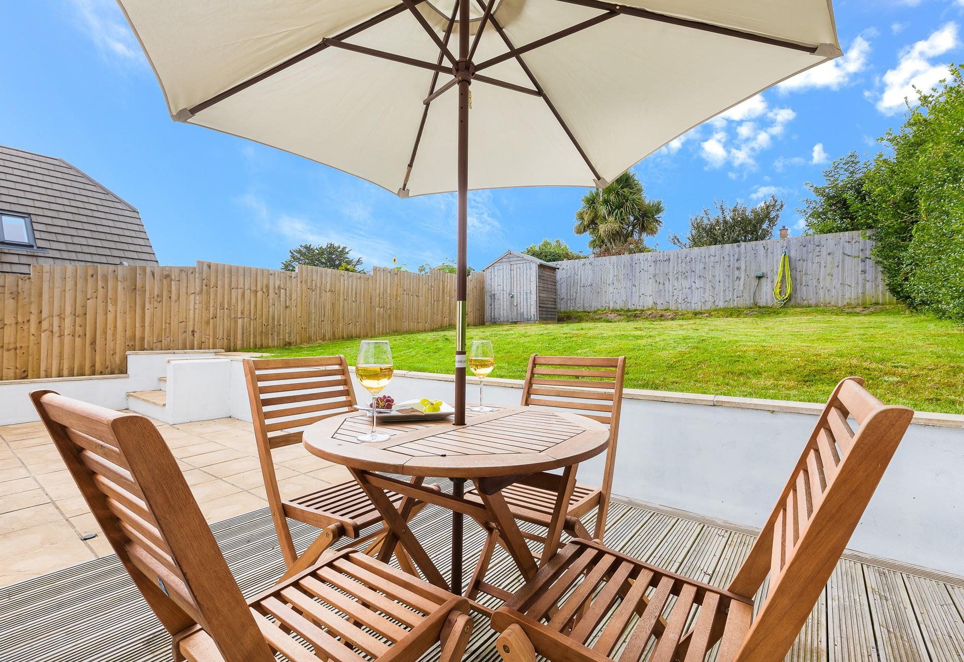 Spend lazy afternoons dining al fresco, watching your dog play fetch in the garden. 