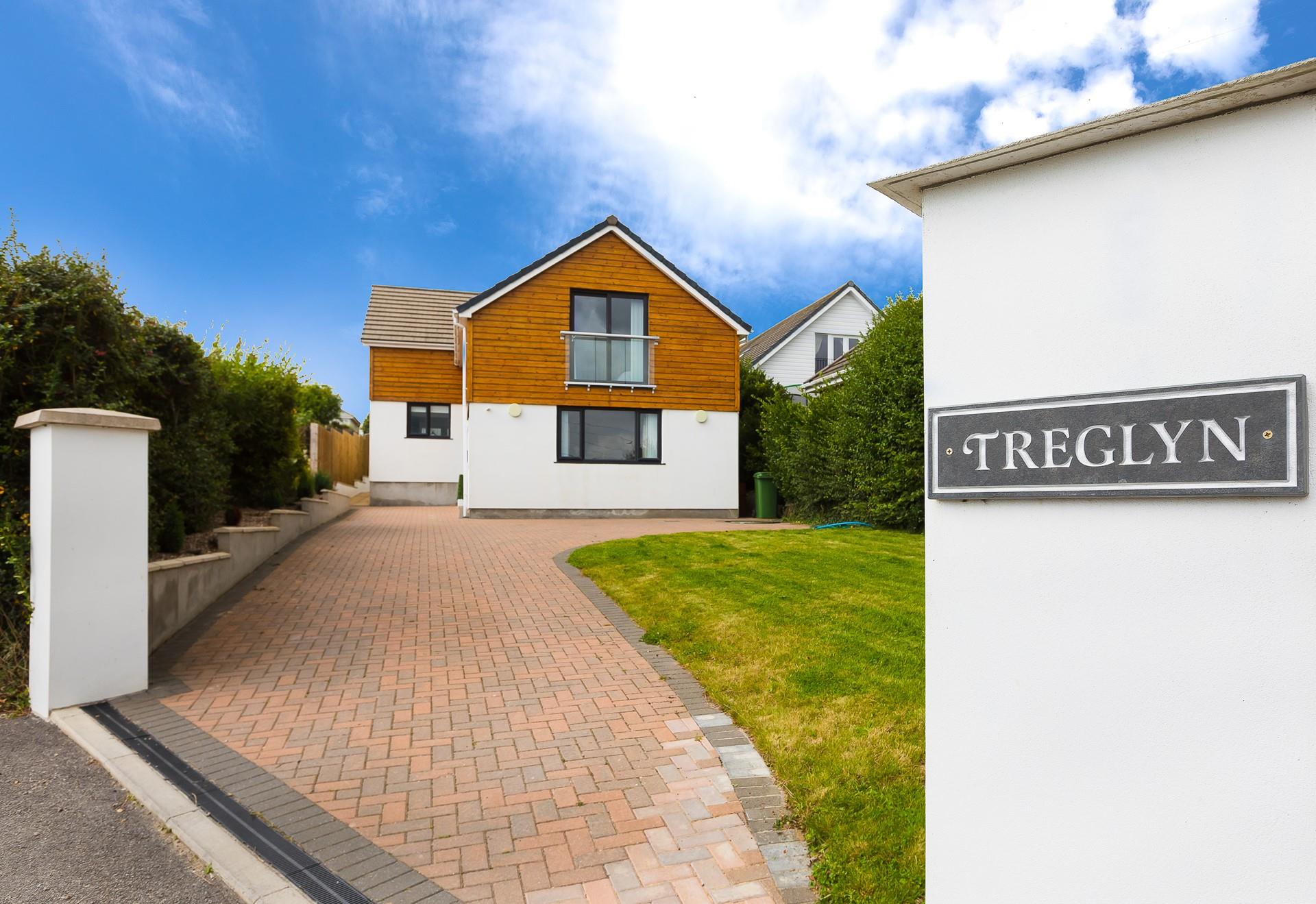The large driveway means you can bring your car and go off and explore any part of Cornwall you wish.