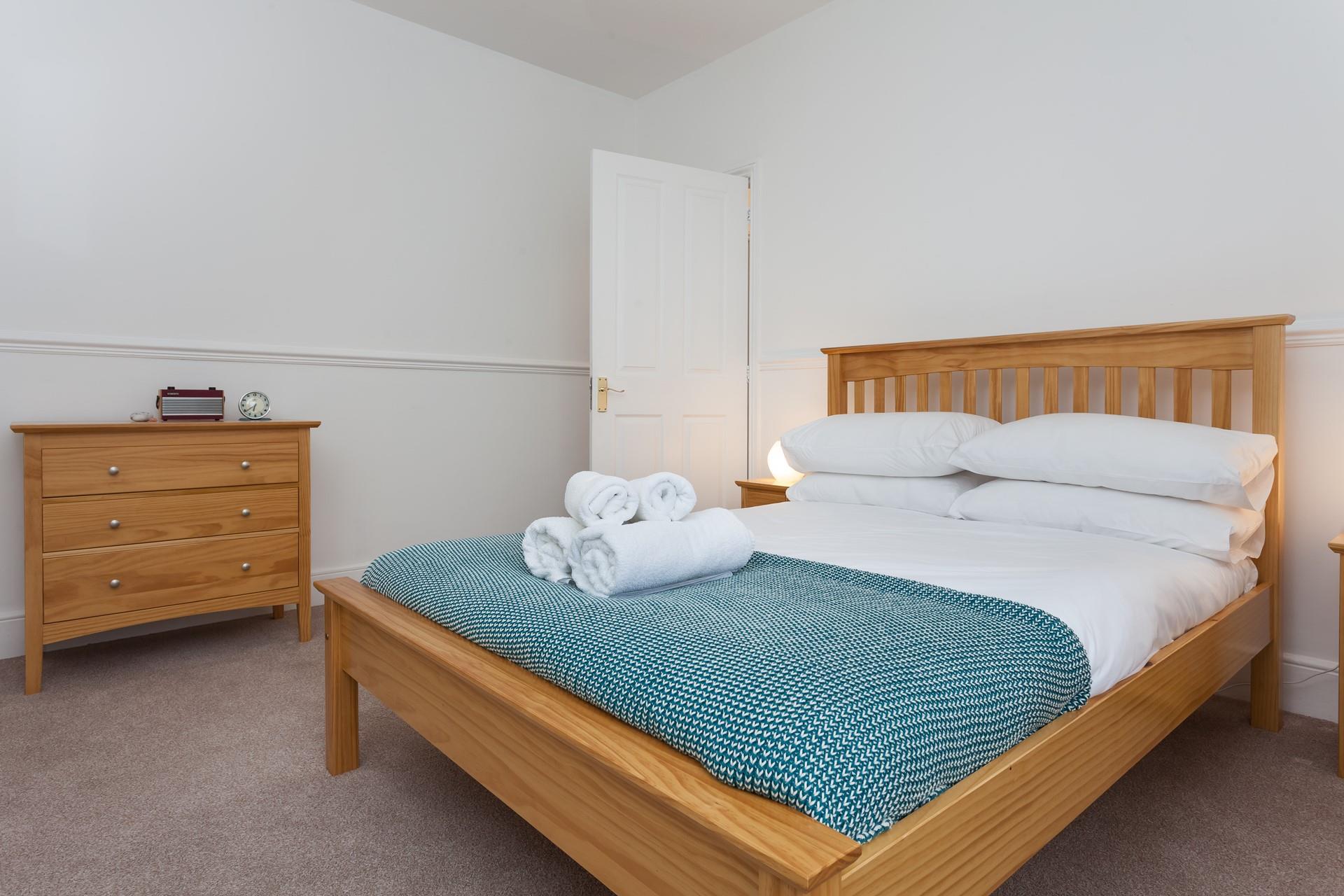 A splash of sea blue brightens up the bedroom. 