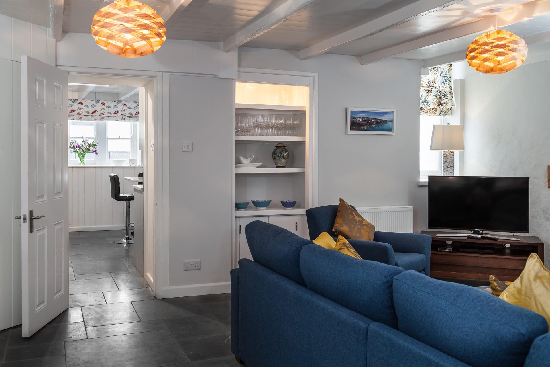 Door through to kitchen.