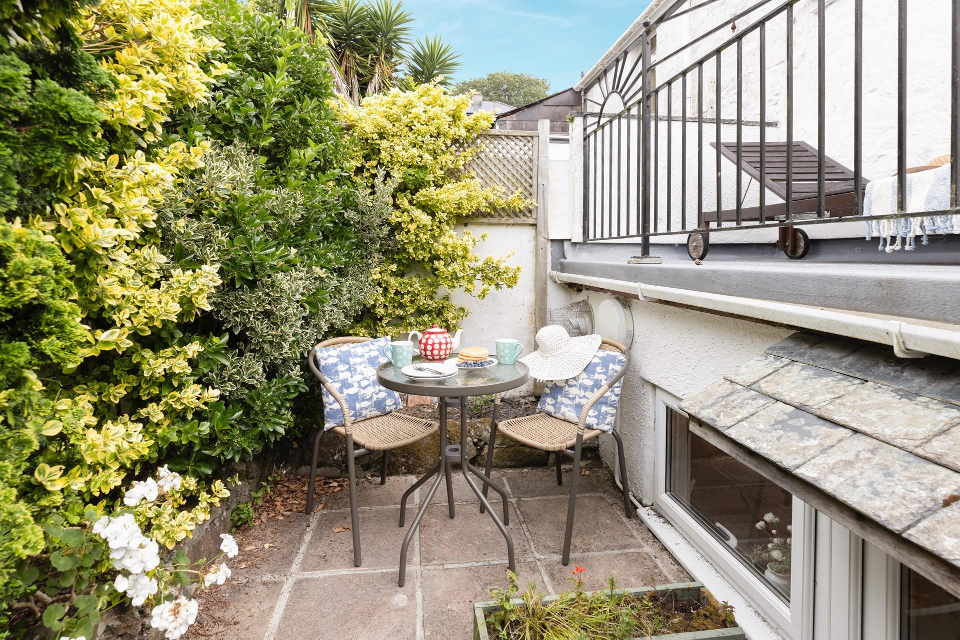 Enjoy a tranquil breakfast in the courtyard.