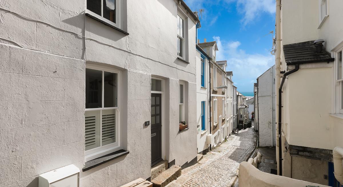 The cottage is only a stone's throw from the harbour on Baileys Lane.