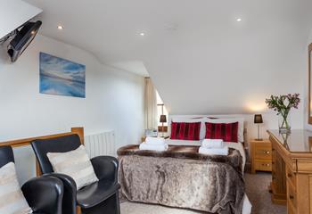 Snuggle down in the sumptuous bed after a fun-filled day exploring St Ives' magical cobbled streets.