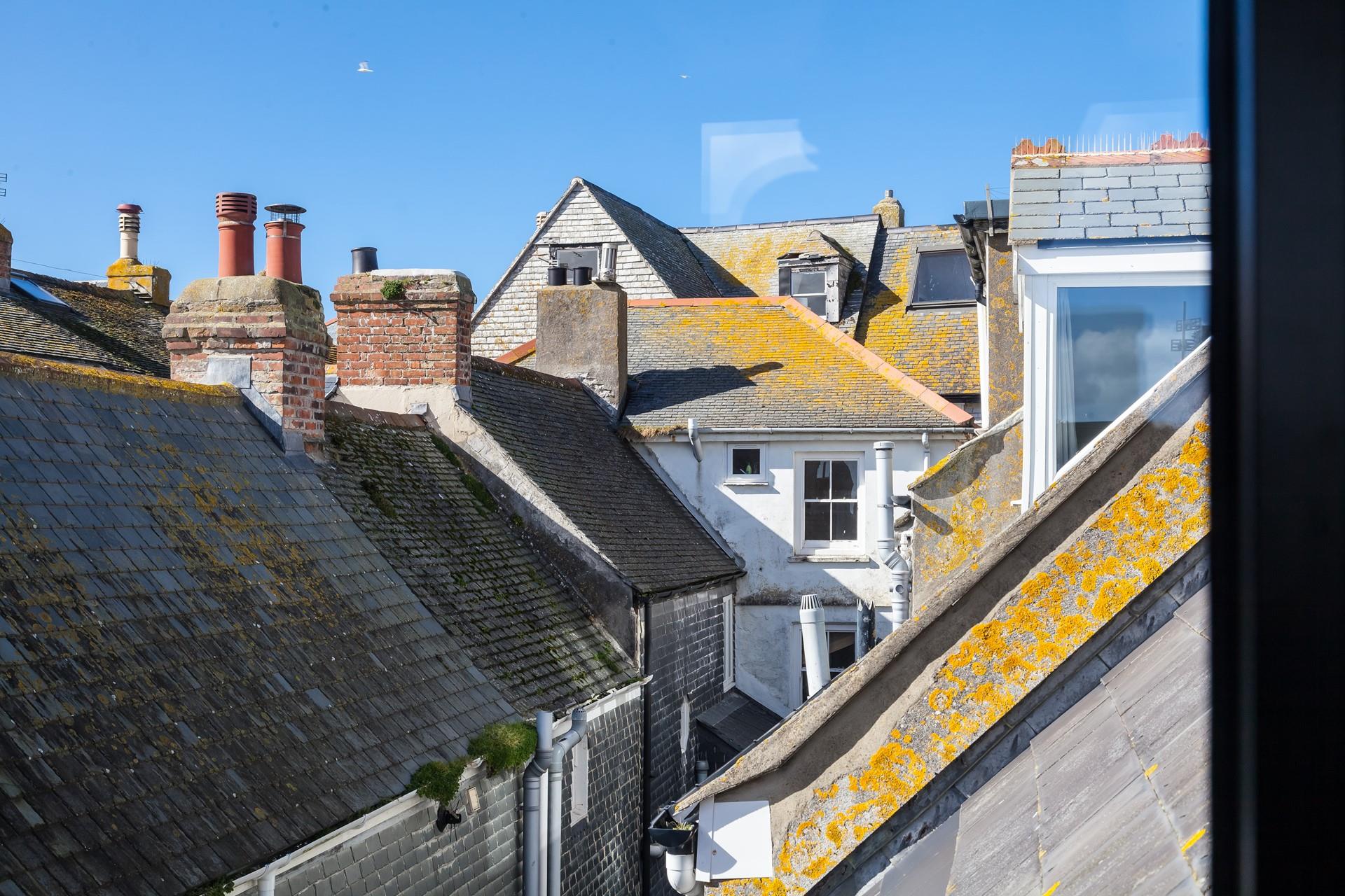 The property is tucked away yet only moments from the harbour!