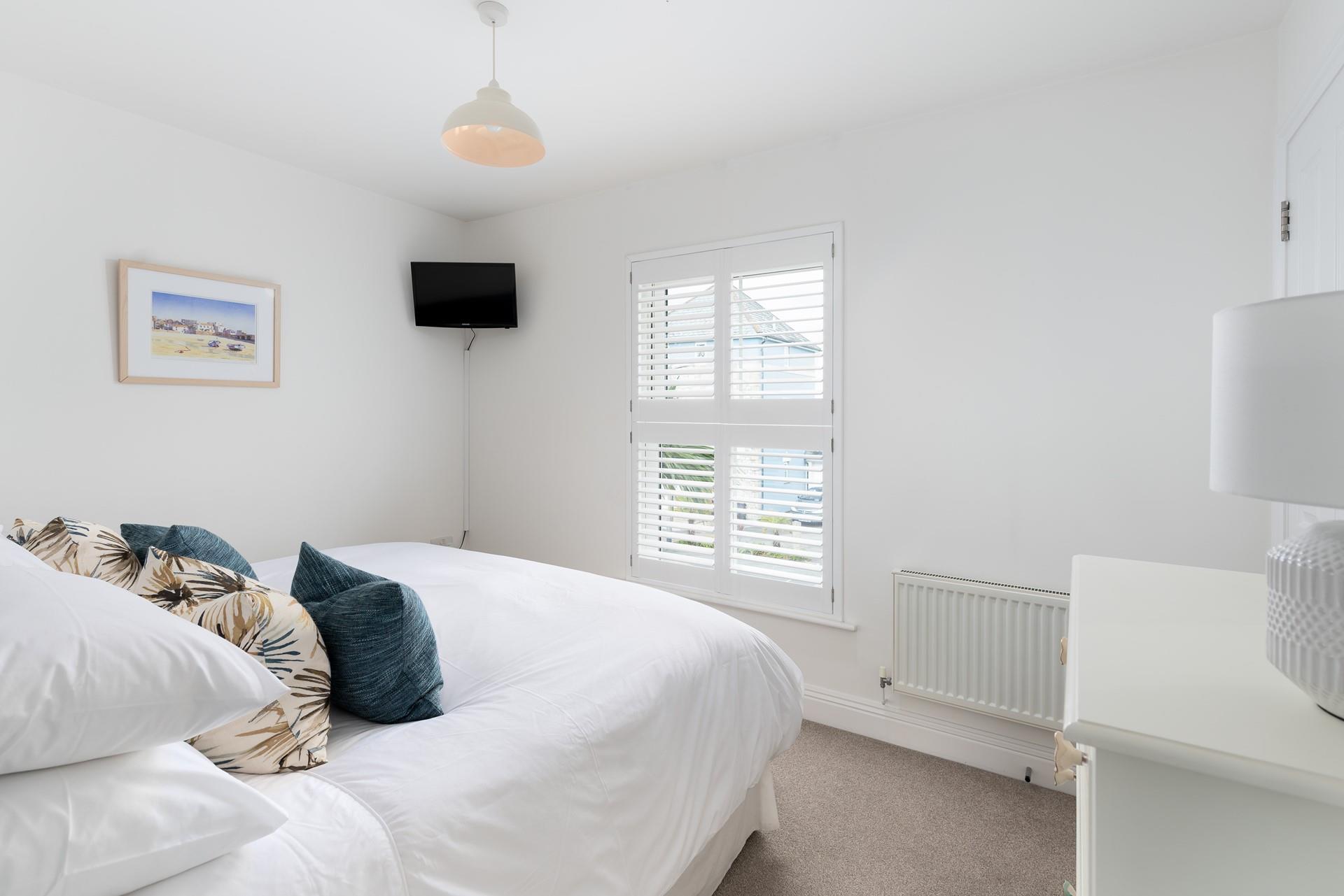 Take breakfast to bed and enjoy the sumptuous super king.