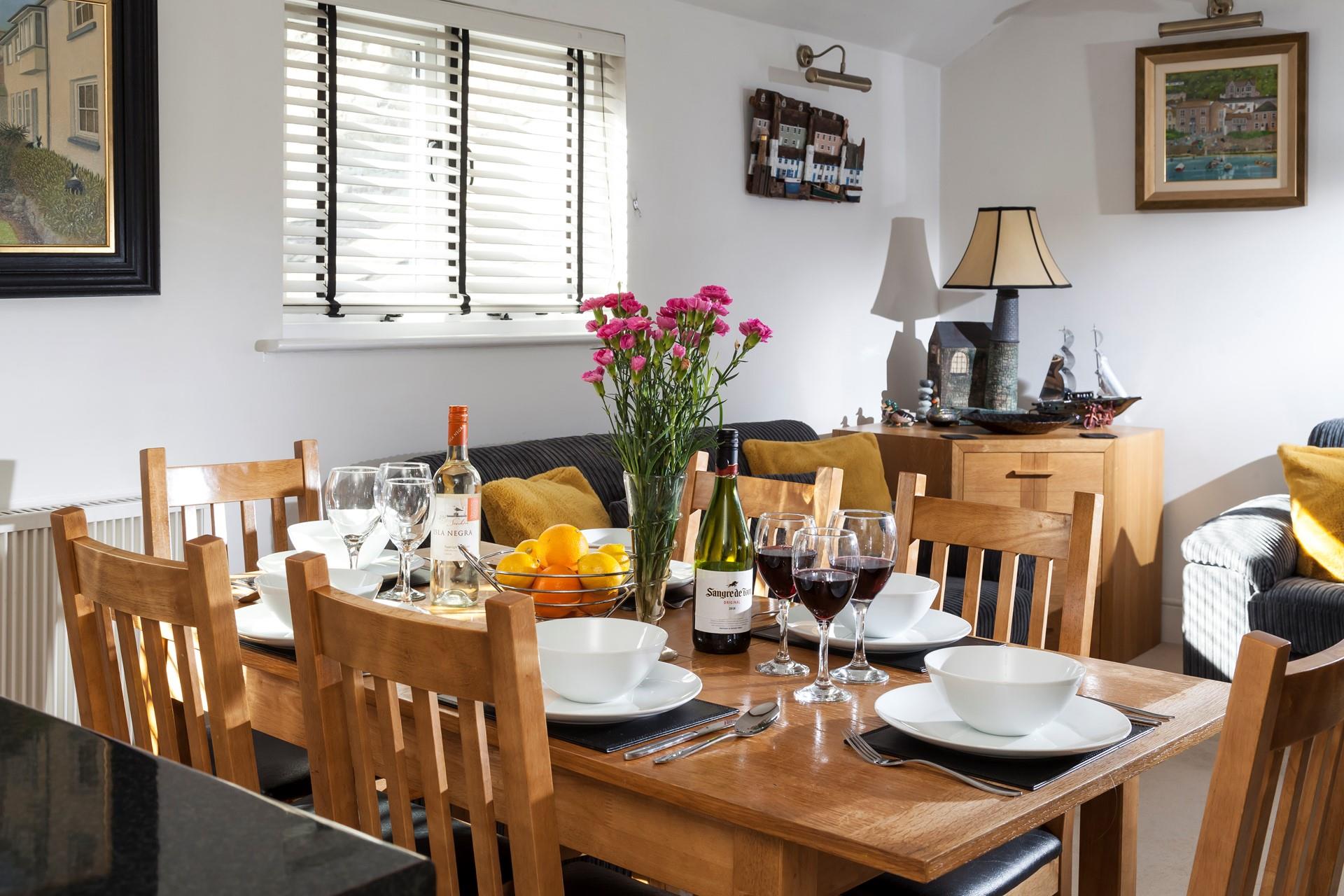 The dining area is great for entertaining, pop open a bottle of your favourite wine and laugh the evening away. 