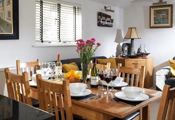 The dining area is great for entertaining, pop open a bottle of your favourite wine and laugh the evening away. 