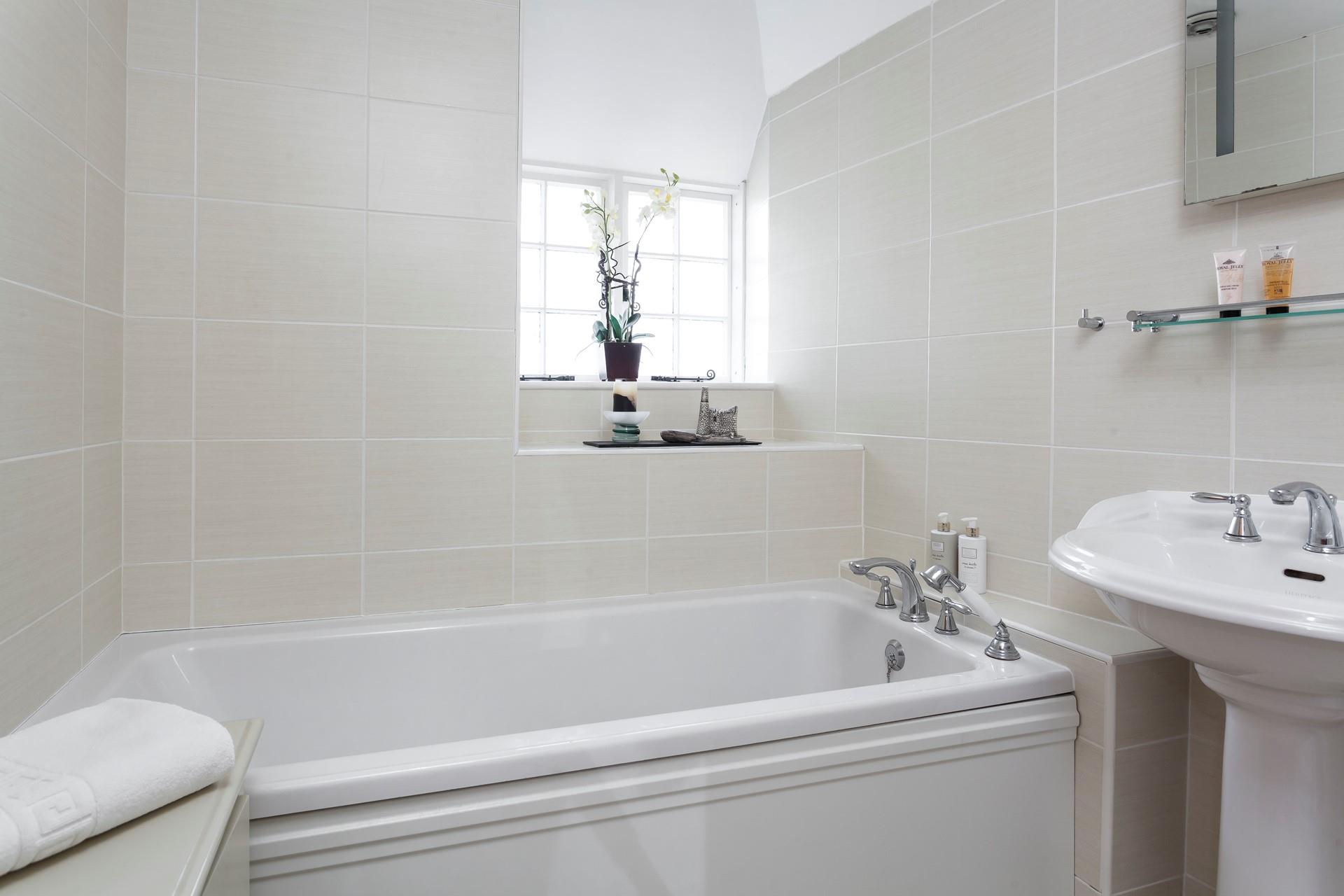 This property has 2 bathrooms to choose from, one with a relaxing bathtub.