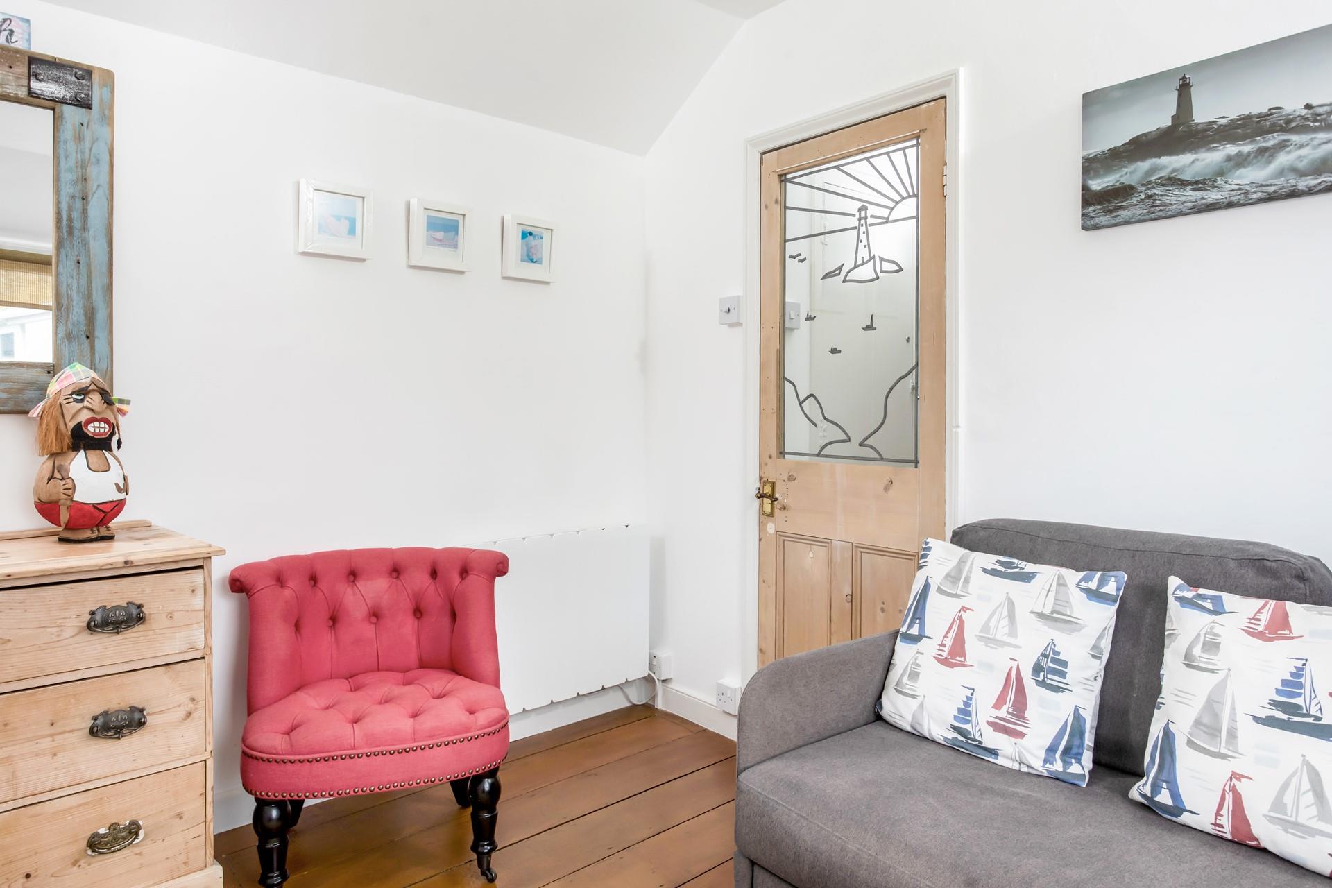 We love the artwork, a nod to Godrevy Lighthouse just across the Bay!