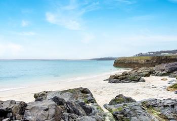 Enjoy a dip in the sea on Bamaluz beach virtually on the doorstep!