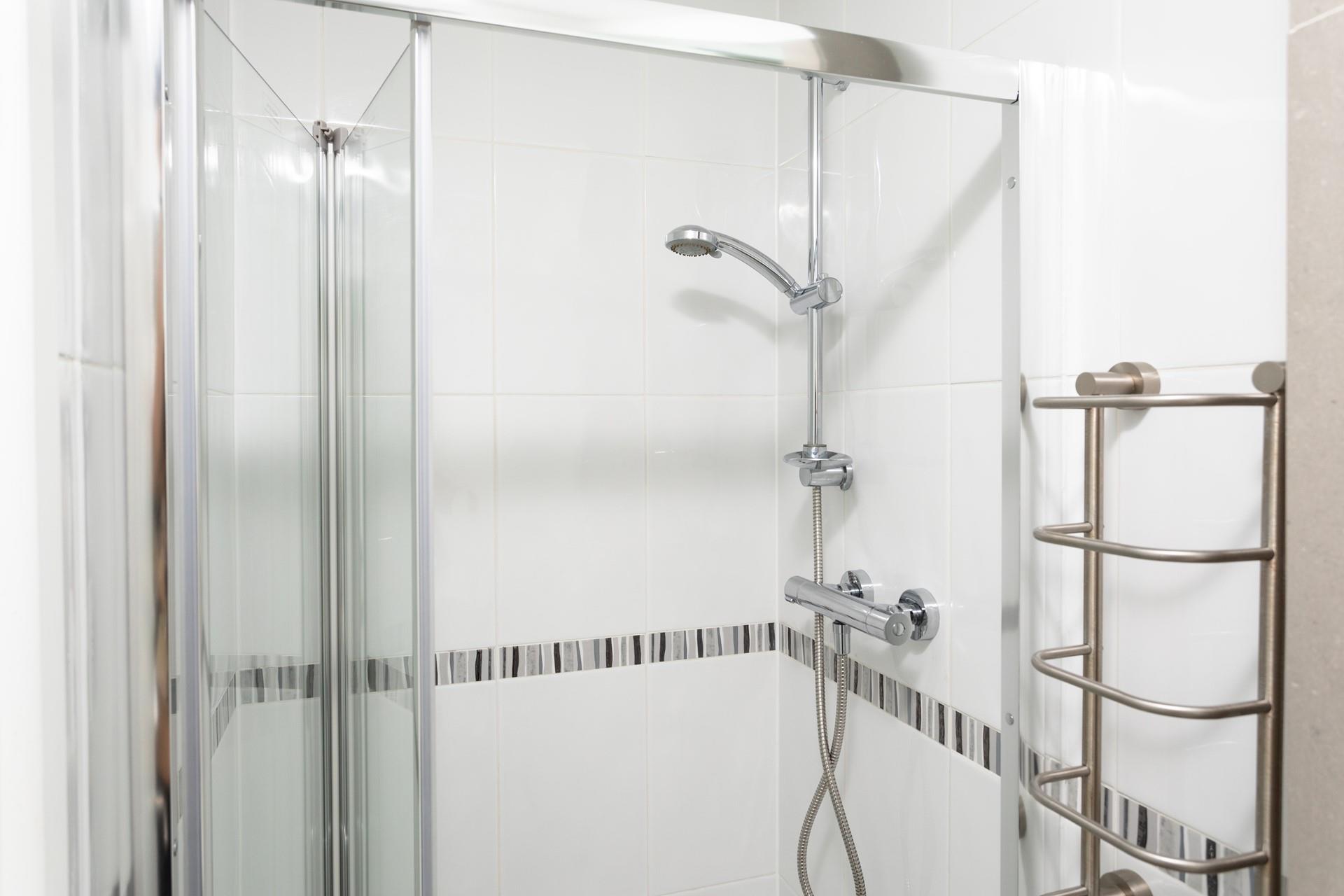 Wash off sandy toes in the shower!