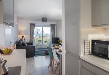 The distant sea views can not be missed through the large patio doors, even from the kitchen. 